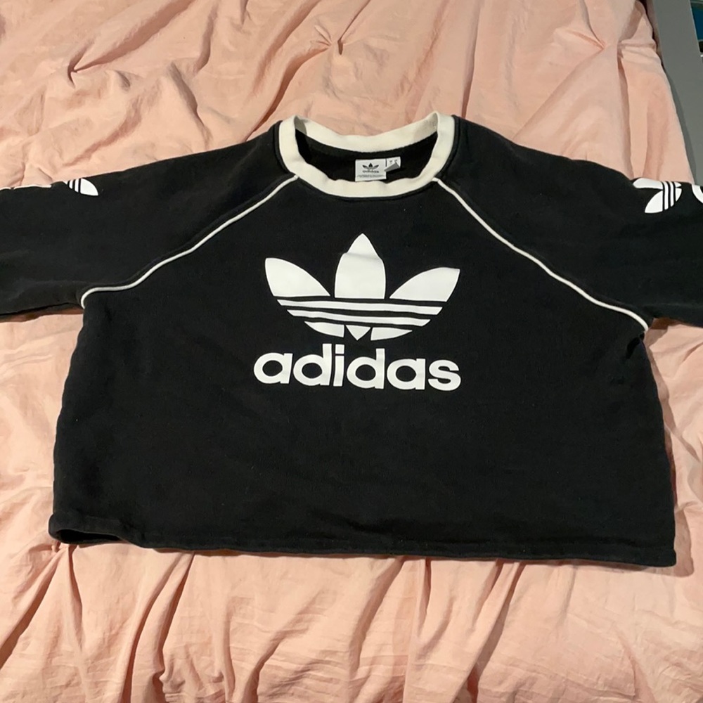 Cropped adidas sweater, in good condition!!!
